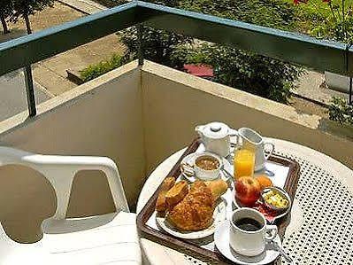 Les Chemins Francis - Modern Hotel Bagnols-les-Bains Bagian luar foto