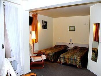 Les Chemins Francis - Modern Hotel Bagnols-les-Bains Bagian luar foto